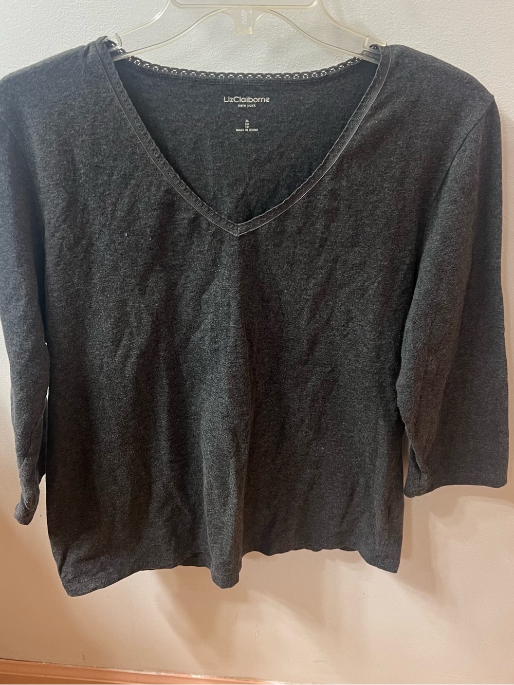 Liz Claiborne Charcoal V-Neck 3/4 Sleeve Top